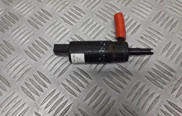 Volkswagen Touran I Windscreen/windshield washer pump 3B7955681