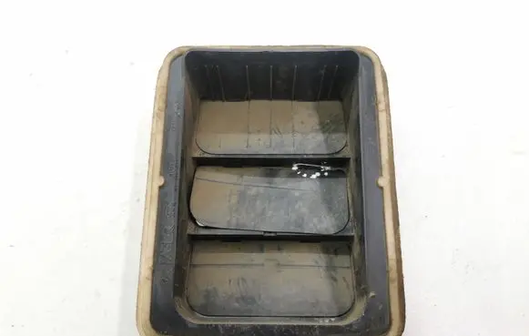 Peugeot 308 Quarter panel pressure vent 96384903