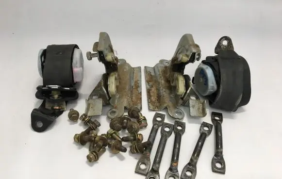 Mitsubishi Pajero Set of seat belts 