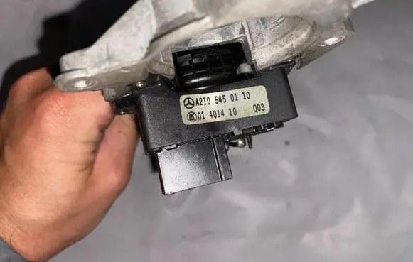 Mercedes-Benz E W210 Wiper control stalk 2105450110 A2105450110