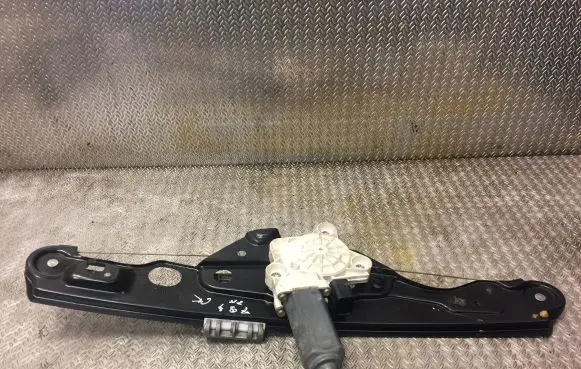 Mercedes-Benz E W211 Rear door window regulator with motor 2117300146 A2117300146