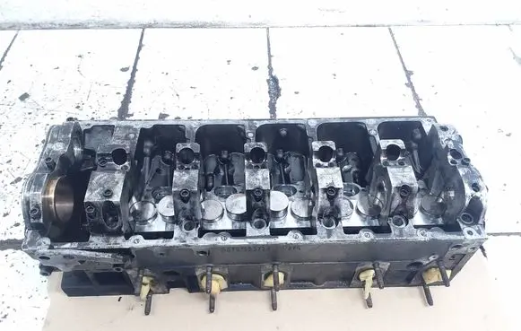 Volkswagen Phaeton Engine head 070103373A