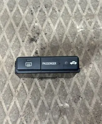 Toyota Avensis T250 Windscreen/window heater switch 8479005130