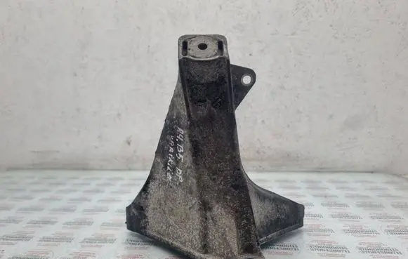 Audi A4 S4 B5 8D Engine mounting bracket 8D0199308L