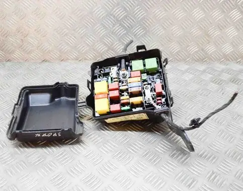 Peugeot 208 Fuse box set 9671924480