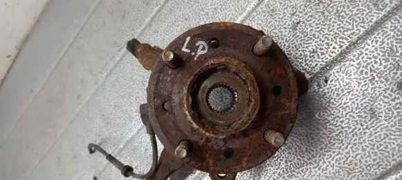 Volvo S40, V40 Front wheel hub spindle knuckle