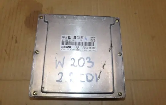 Mercedes-Benz C W203 Engine control unit/module 0281010607
