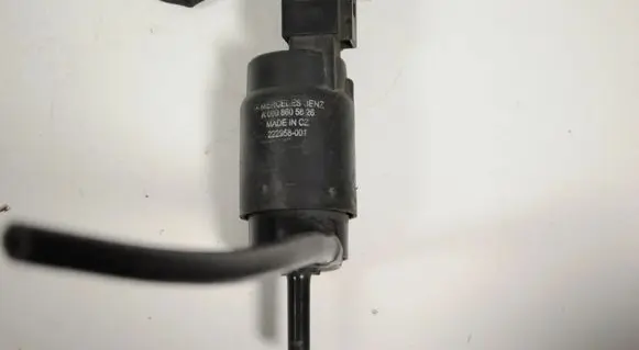 Mercedes-Benz C W205 Windscreen/windshield washer pump A0008605826