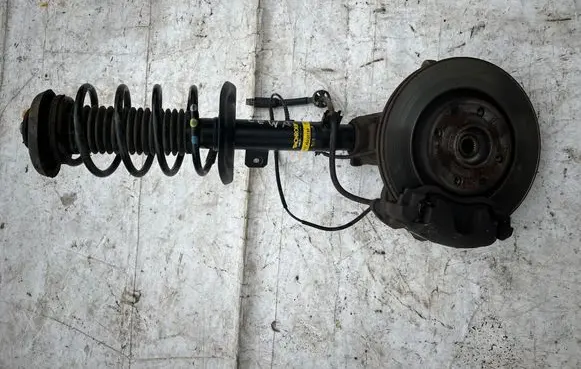 Peugeot 2008 I Front wheel hub spindle knuckle