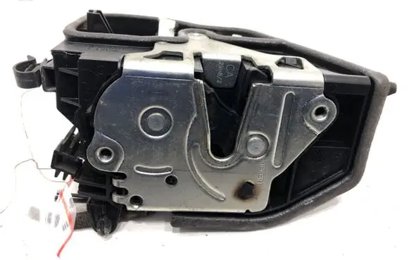 BMW X6 E71 Front door lock 7202146