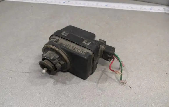 Peugeot 406 Headlight level adjustment motor 12h27
