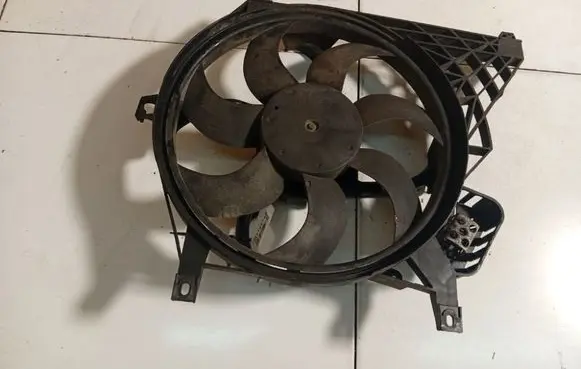 Nissan Primera Radiator cooling fan shroud