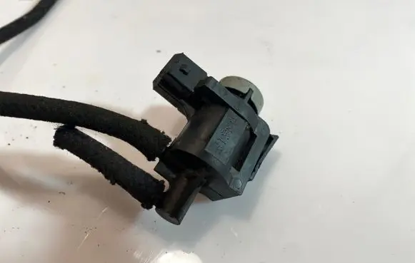 Audi A6 S6 C5 4B Turbo solenoid valve 1J0906283A