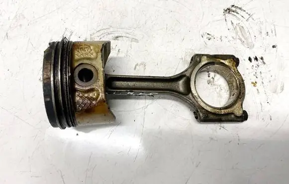 Renault Megane III Piston with connecting rod 19J2M