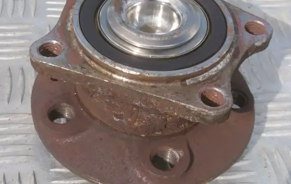 Volvo V70 Rear wheel hub 9173872