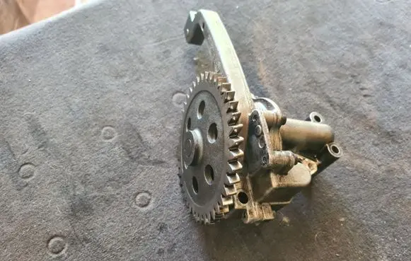 Volkswagen Transporter - Caravelle T5 Oil pump 070115153