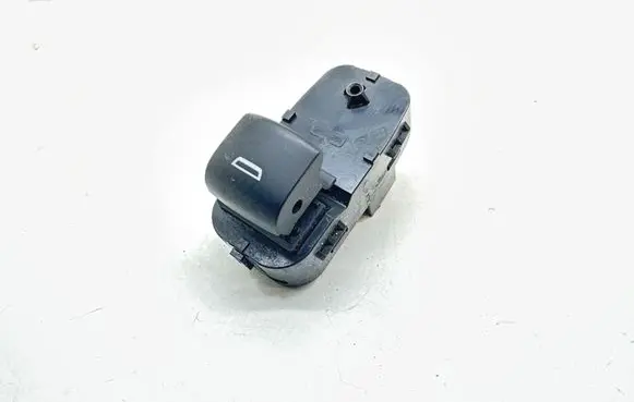 Chevrolet Malibu Electric window control switch 84139701