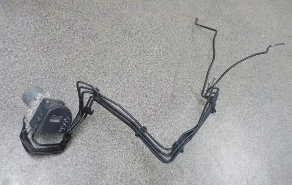 Toyota Sienna XL30 III Master brake cylinder