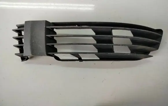Volkswagen PASSAT B5.5 Front bumper lower grill 3B0853665H