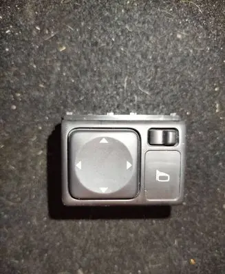 Nissan Note (E11) Wing mirror switch 9709J