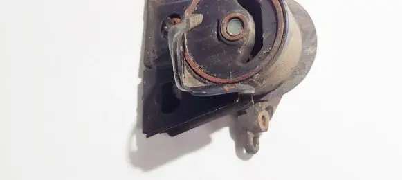 Nissan X-Trail T30 Engine mount bracket