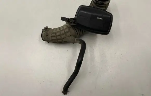 Nissan Pathfinder R51 Air intake hose/pipe EB301