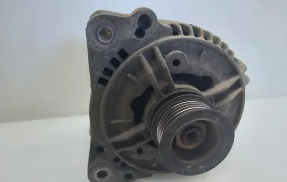 Volkswagen PASSAT B4 Generator/alternator 028903025