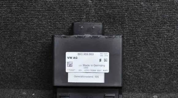Audi A3 S3 8P Voltage converter/converter module 8K0959663