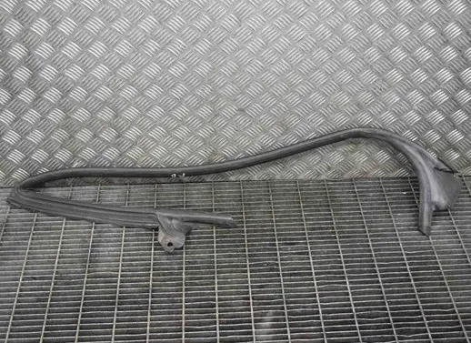 Audi A7 S7 4G Rubber seal front door (on door) 4G8845354