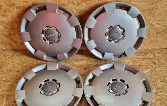 Audi A4 S4 B7 8E 8H R16 wheel hub/cap/trim 8P0601147A 8PO601147A