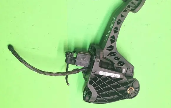 Volkswagen Golf V Clutch pedal 1K1721059CG 54001138352