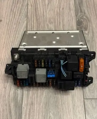 Mercedes-Benz E W211 Fuse module 2115452901 00005640A52