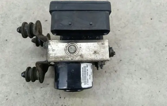 Volkswagen Jetta V ABS Pump 