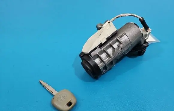 Toyota Avensis T220 Ignition lock IMPRK1573135