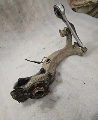 Audi A8 S8 D2 4D Front wheel hub