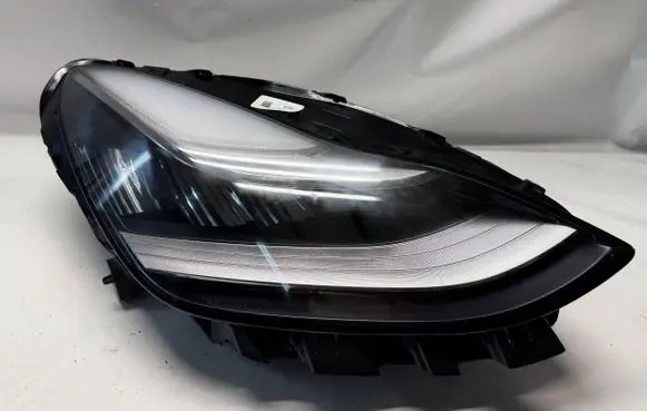 Tesla Model 3 Headlight/headlamp 107737600C 1077376-00-C