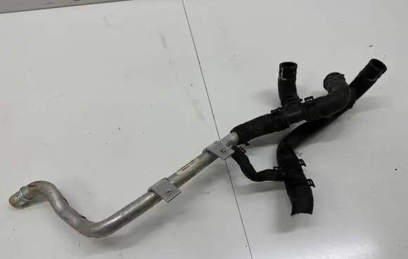 Land Rover Discovery 5 Engine coolant pipe/hose
