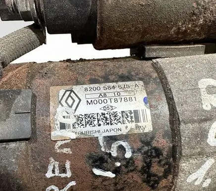 Renault Scenic II - Grand scenic II Starter motor M000T87881 8200584675A