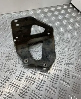 Audi A6 S6 C6 4F Fender mounting bracket 4F0821135