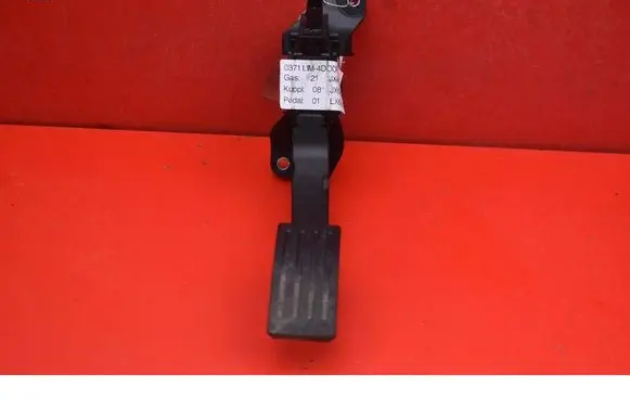 Ford Focus Accelerator throttle pedal JX619F836A