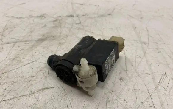 Hyundai Tucson JM Windscreen/windshield washer pump 985102C100