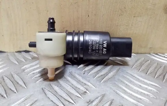 Volkswagen Touareg II Windscreen/windshield washer pump 1K6955651