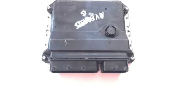 Toyota Avensis T270 Engine control unit/module 8966105L50