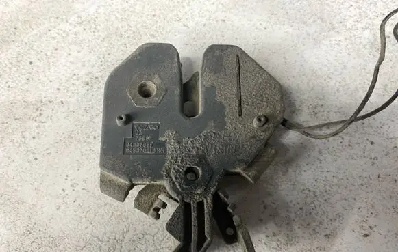 Volvo XC70 Engine bonnet/hood lock/catch 9483765