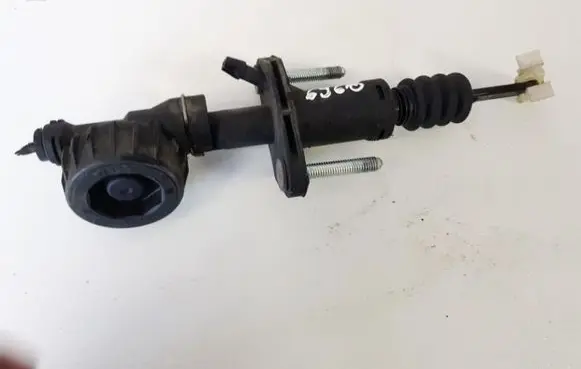 Opel Vectra C Clutch master cylinder 24412670