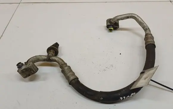 Volkswagen Touran I Air conditioning (A/C) pipe/hose 