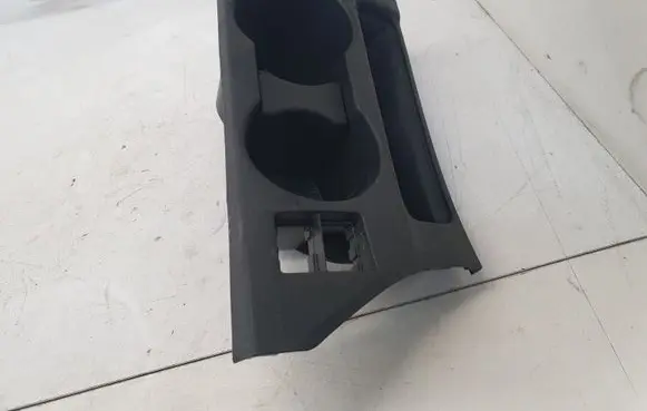 Cup holder front
