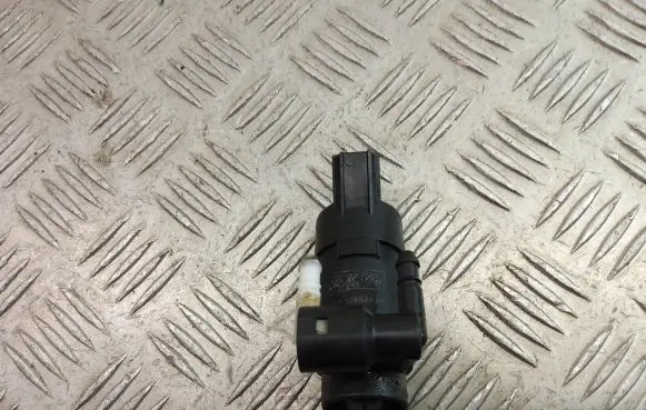Ford Focus C-MAX Windscreen/windshield washer pump