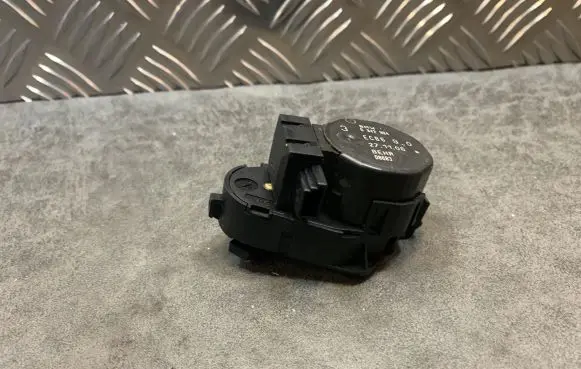 BMW 5 E60 E61 Intake manifold valve actuator/motor 6942994