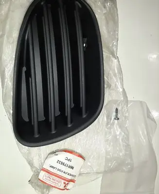 Mitsubishi Carisma Front fog light trim/grill MR179532